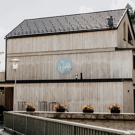 Ξενοδοχείο με διαμερίσματα Zum Wohle 3*